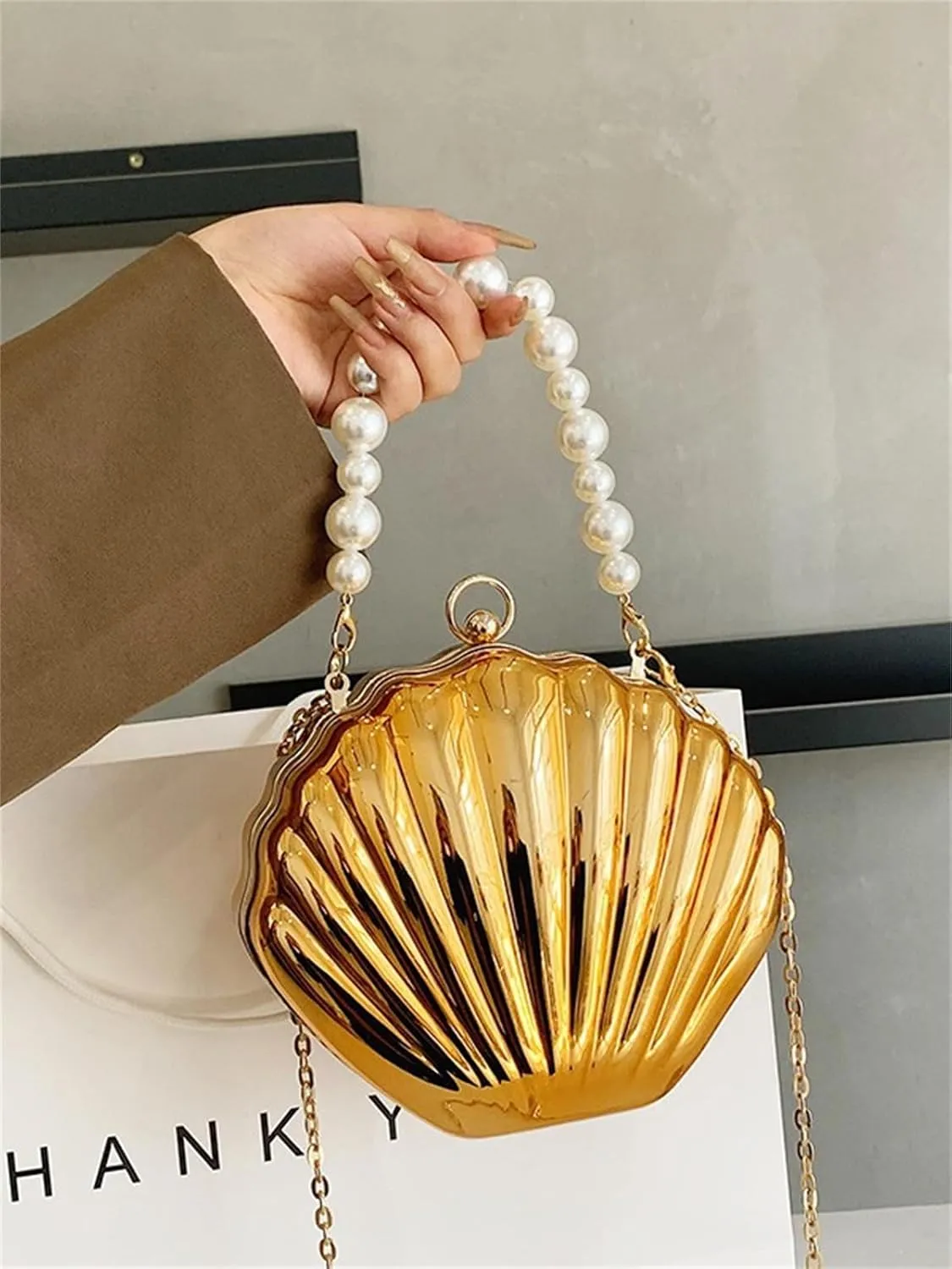 Acrylic Shell Clutch for Women Evening HandBag Pearl Chain Lipstick Bag for Wedding Party Prom Cocktail