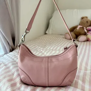 Baby Pink Coach Hobo🤎🌆