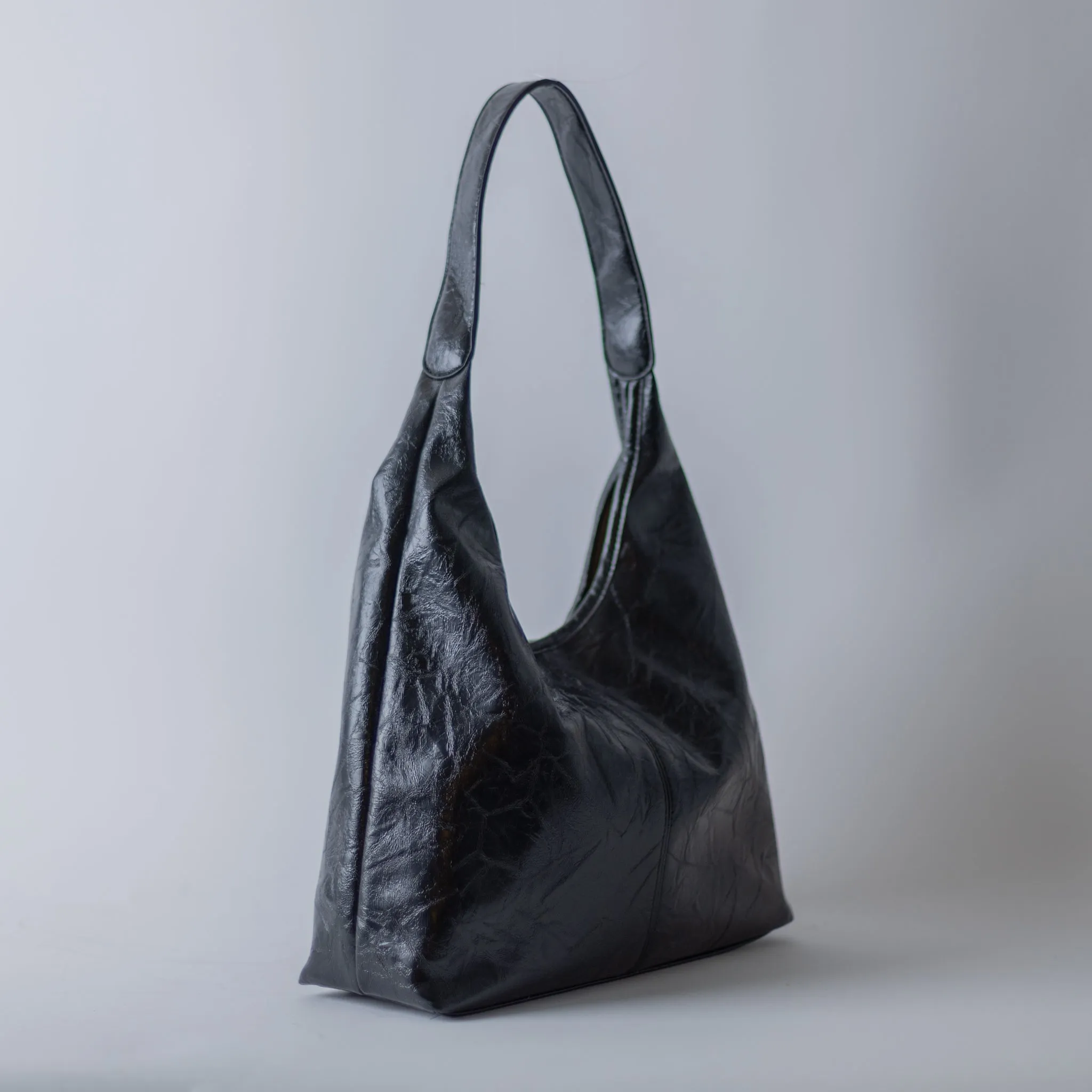 SOFT VEGAN BLACK HOBO