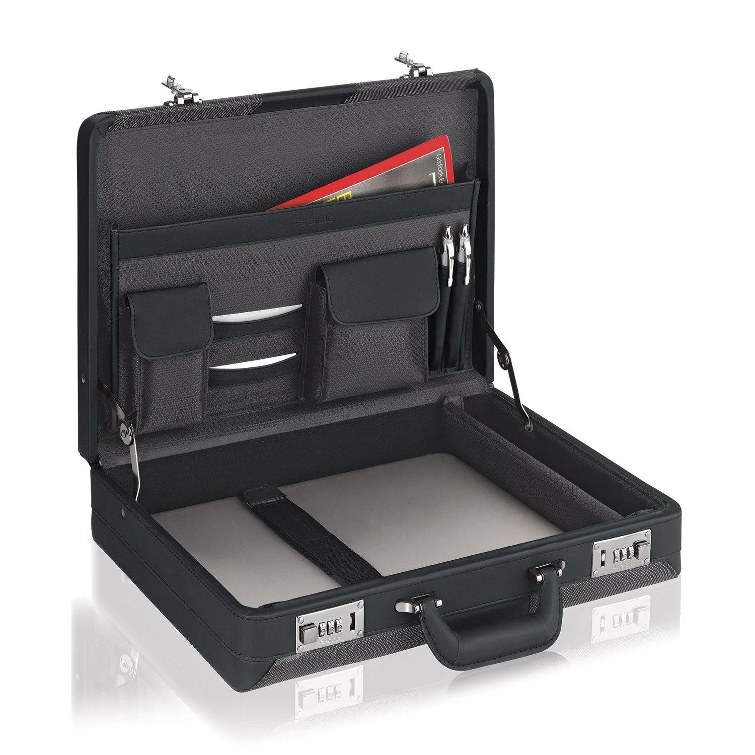 Solo Pro 17.3" Attache CLA415