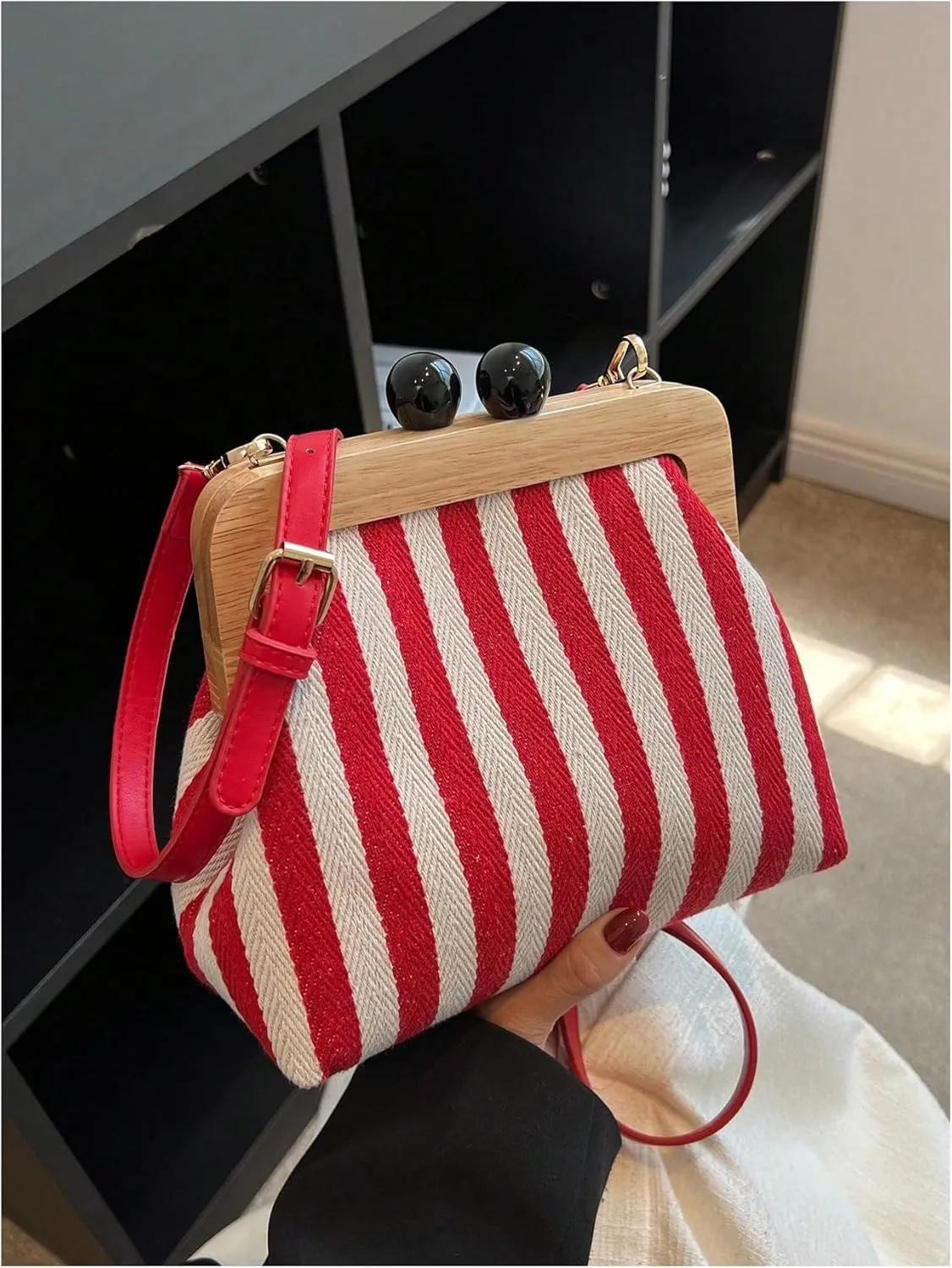 Verdusa Women's Striped Clutch Purse Handbags Kiss Lock Crossbody Bag
