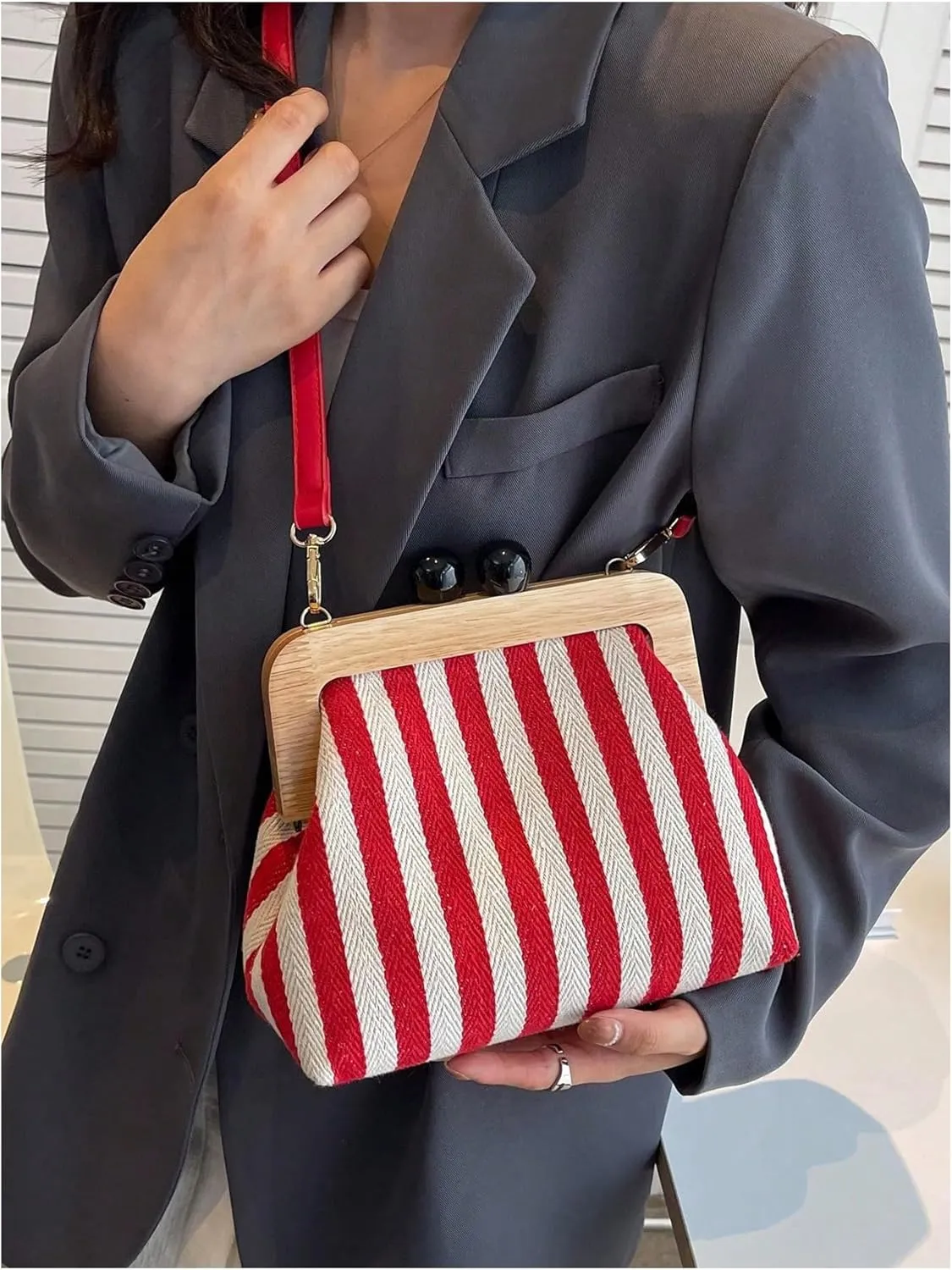 Verdusa Women's Striped Clutch Purse Handbags Kiss Lock Crossbody Bag