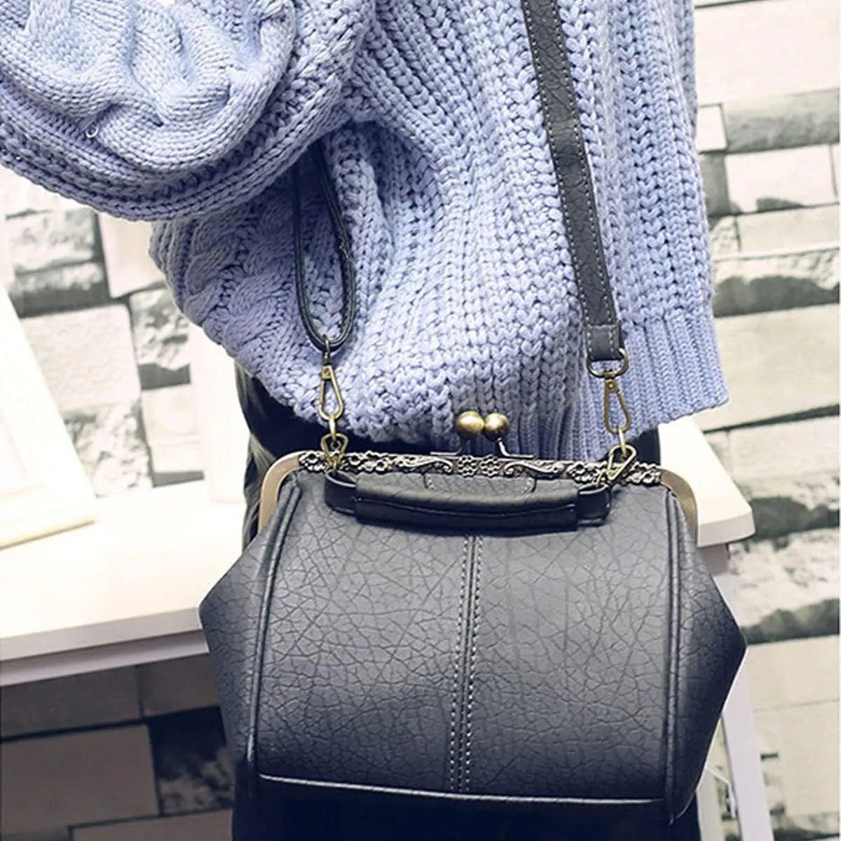 Vintage Hollow Handbag for Women Leather Shoulder Bag Evening Clutch Bag Kiss Lock Closure Crossbody Bag Purse