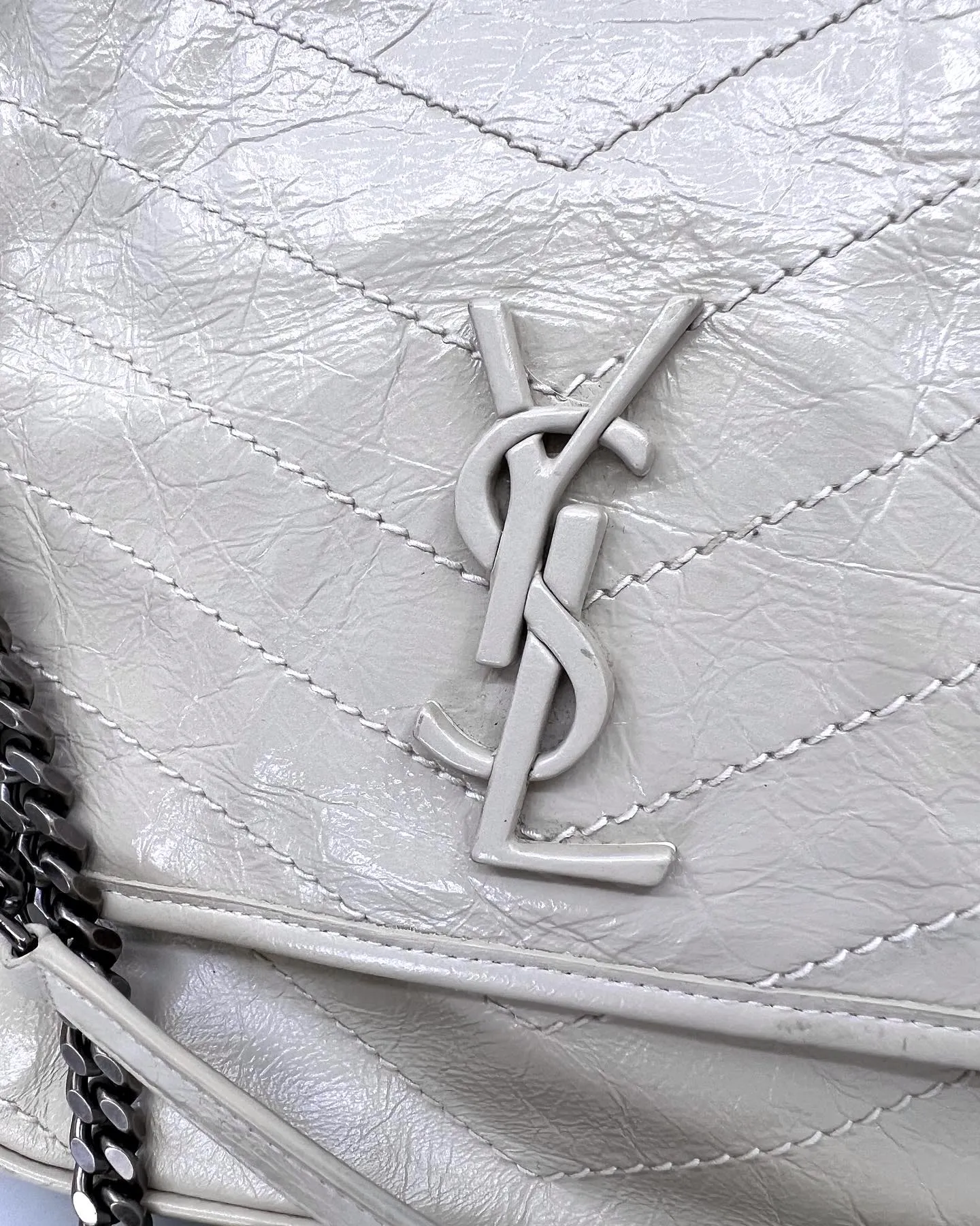 YSL NIKI MEDIUM CHAIN BAG IN CRINKLED VINTAGE LEATHER IVORY