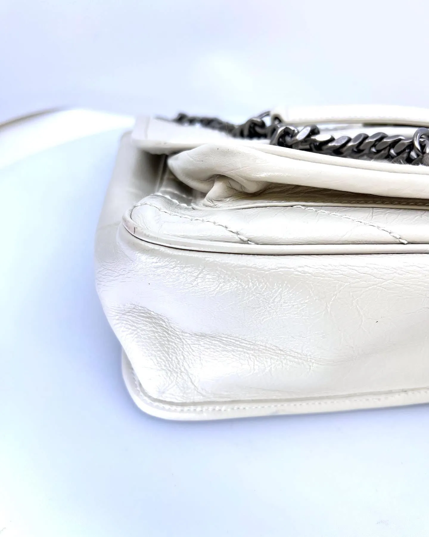 YSL NIKI MEDIUM CHAIN BAG IN CRINKLED VINTAGE LEATHER IVORY