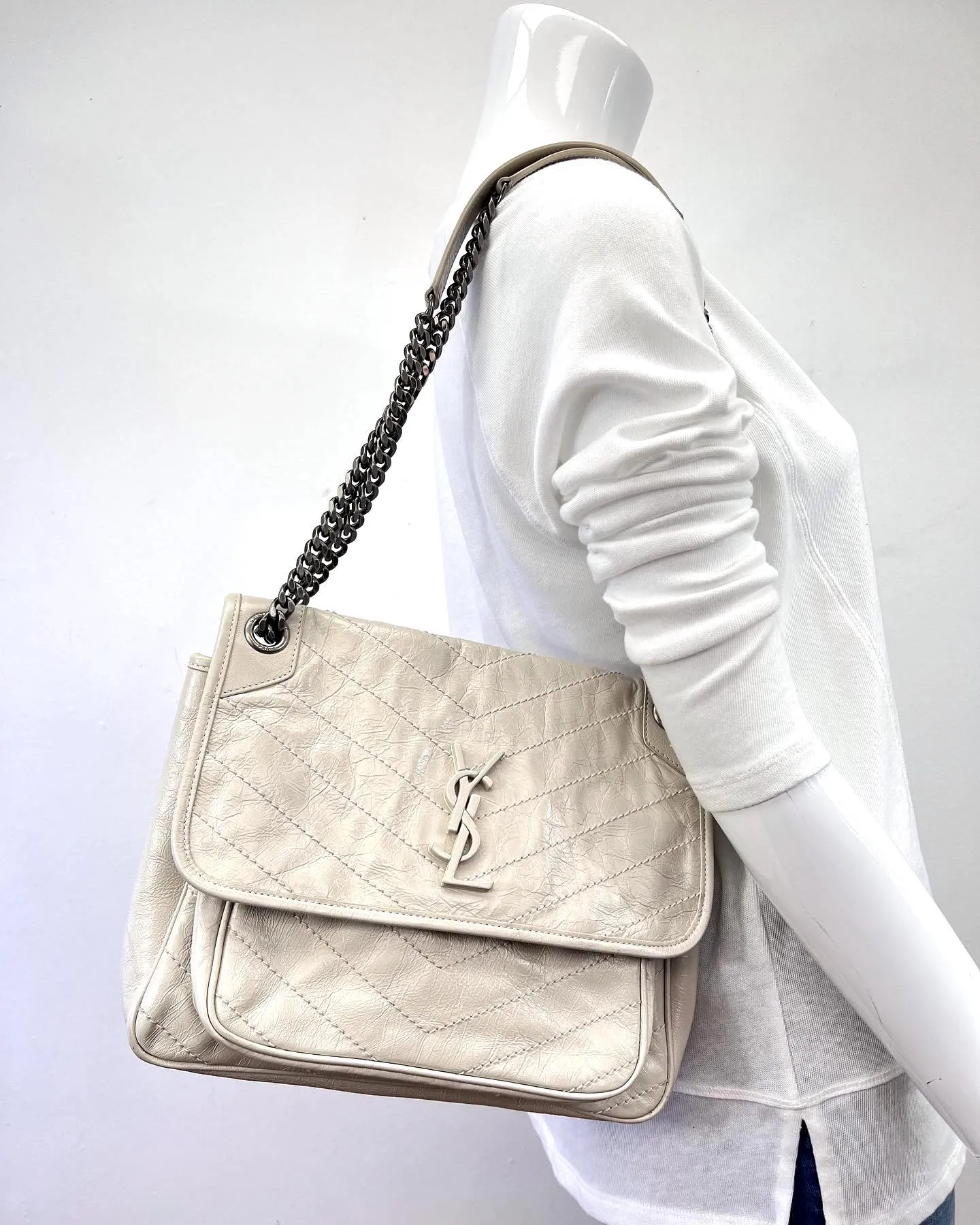 YSL NIKI MEDIUM CHAIN BAG IN CRINKLED VINTAGE LEATHER IVORY