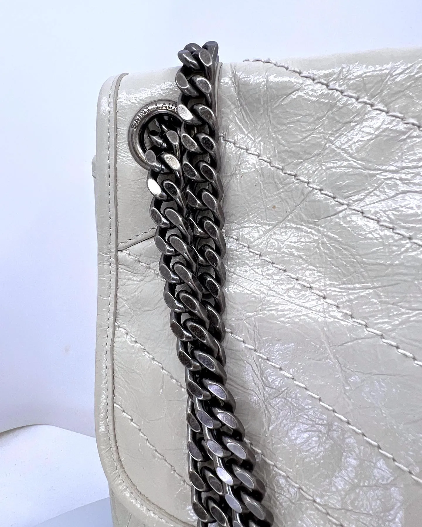 YSL NIKI MEDIUM CHAIN BAG IN CRINKLED VINTAGE LEATHER IVORY