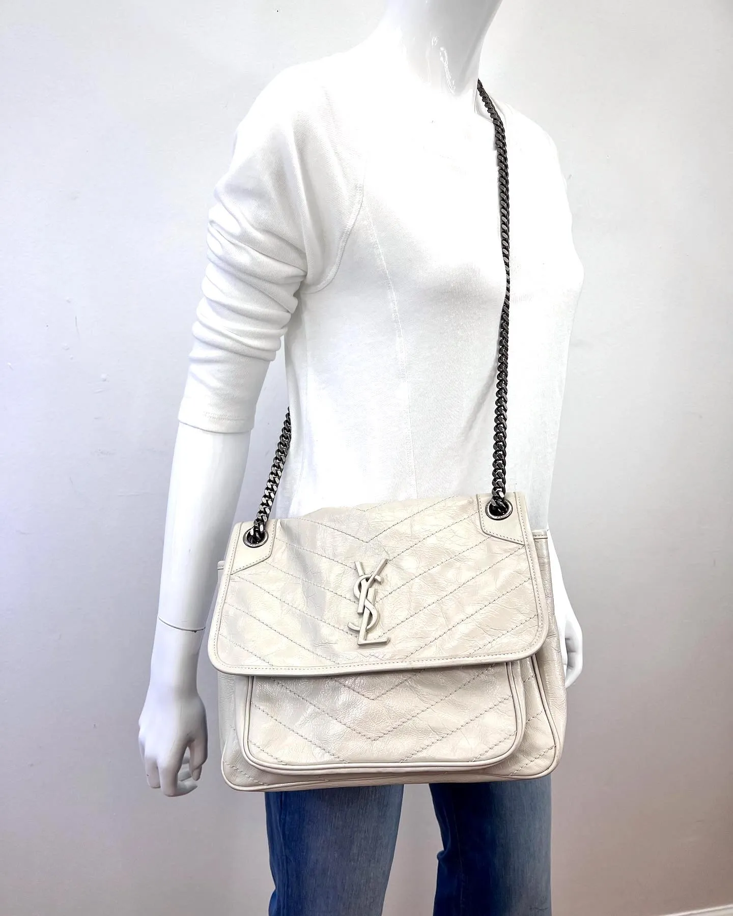 YSL NIKI MEDIUM CHAIN BAG IN CRINKLED VINTAGE LEATHER IVORY